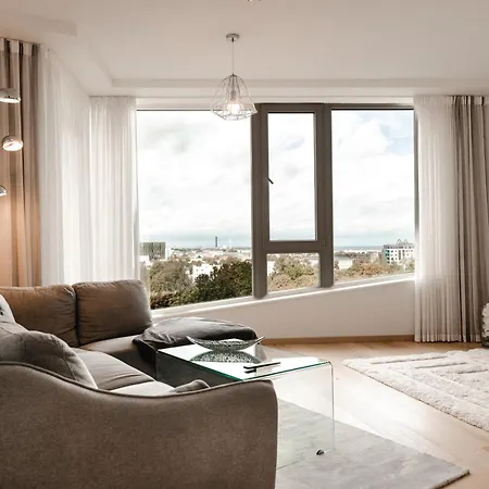 Apartment Luxurious Skyline